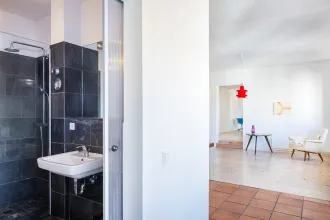 Badezimmer Eigentumswohnung Berlin Mitte Anklamer Straße Schwarz Immobilien 
