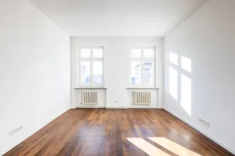 Wohnung kaufen stalinbauten Frankfurter allee Eigentumswohnung berlin Karl-marx-allee schwarz immobilien