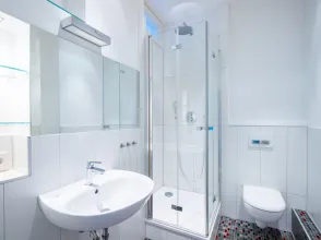 Wohnung kaufen stalinbauten Frankfurter allee Eigentumswohnung berlin Karl-marx-allee schwarz immobilien