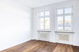 Wohnung kaufen stalinbauten Frankfurter allee Eigentumswohnung berlin Karl-marx-allee schwarz immobilien