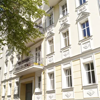 Wohnung kaufen berlin prenzlauer Berg heinrich-roller-straße 2 Zimmer mit Balkon schwarz immobilien