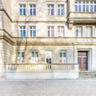 Gewerbeeinheit kaufen Rendite vermietet stalinbauten Frankfurter allee schwarz Immobilien 