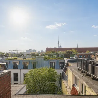 Wohnung kaufen berlin Dachgeschosswohnung Eigentumswohnung Dachterrasse winskiez chodowieckistraße schwarz immobilien