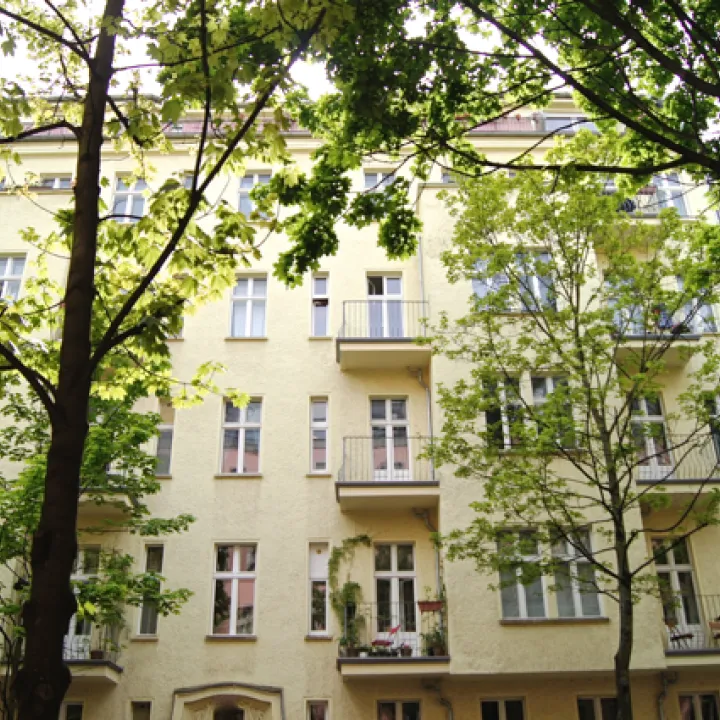 Wohnung kaufen prenzlauer Berg berlin chodowiekistraße dachgeschoss schwarz immobilien