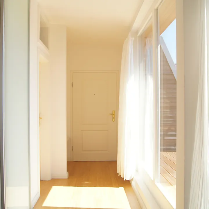 Dachgeschosswohnung mit Lift & Terrasse im Bötzowkiez
