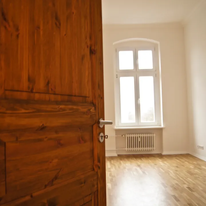 Nahe Bergmankiez: 2-Zimmer mit Wohnküche im Altbau