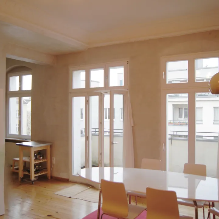 Ruhige 2-Zimmer im Altbau mit Balkon & Lift im 4.OG